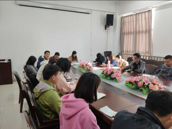 讨论接收预备党员